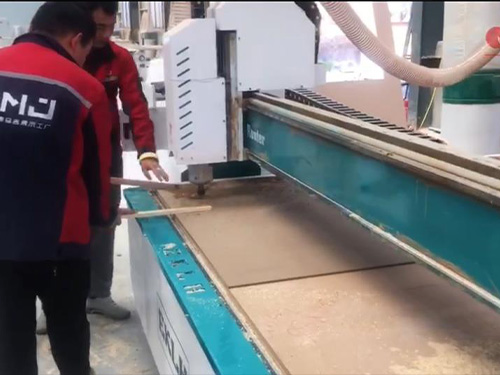 德馬吉展覽工廠添加的重型機器很是給力 德馬吉展覽工廠添加的重型機器很是給力